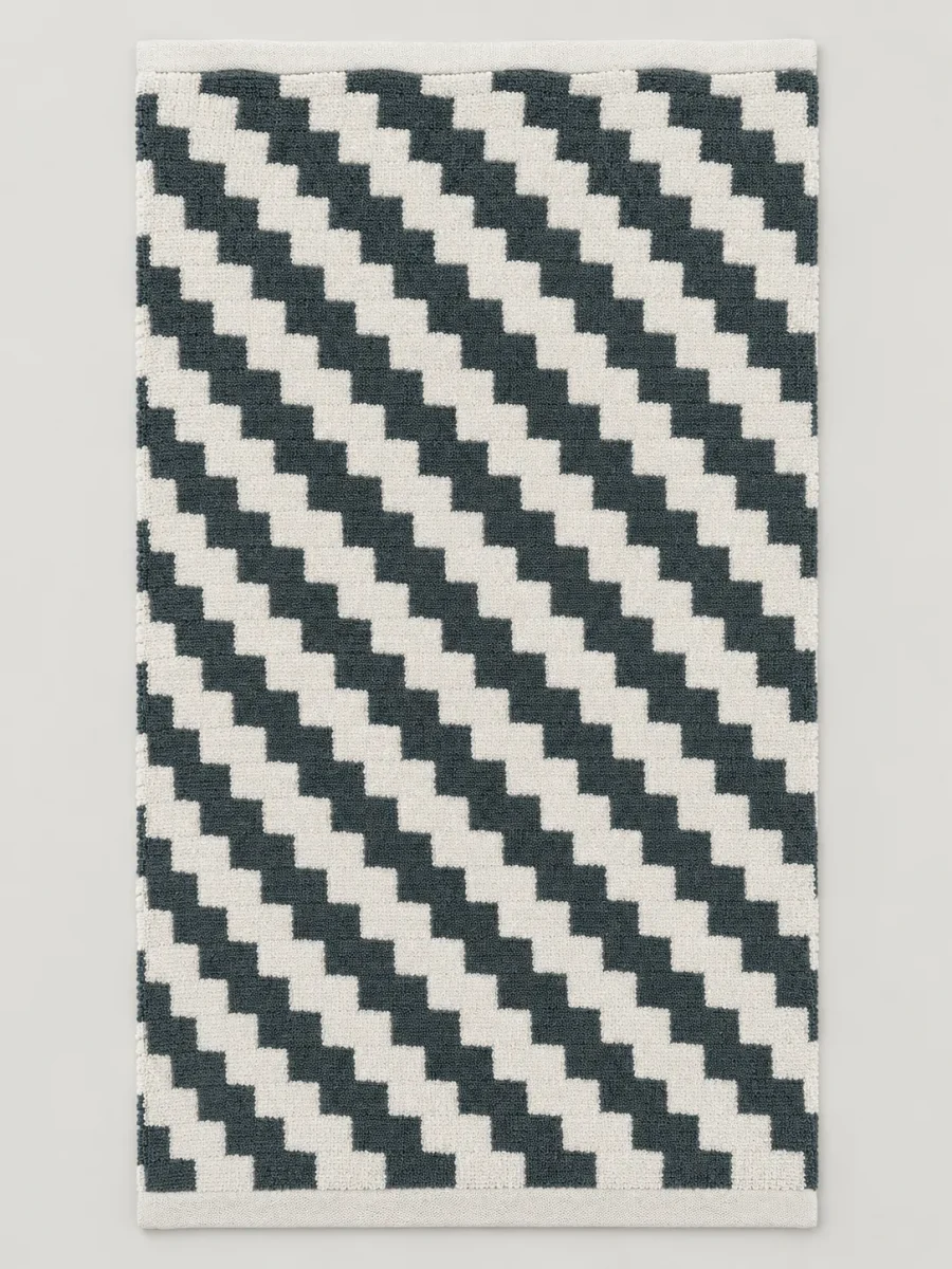 Step Bath Towel laid flat, whole pattern