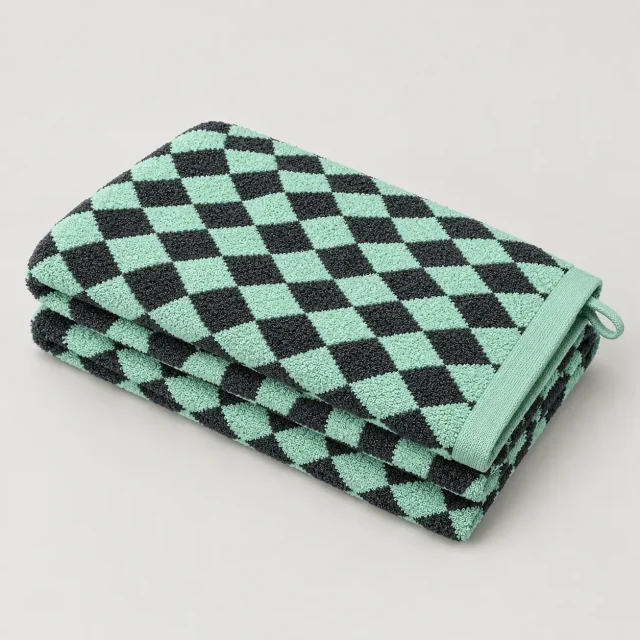 Warp Bath Towel, studio photo